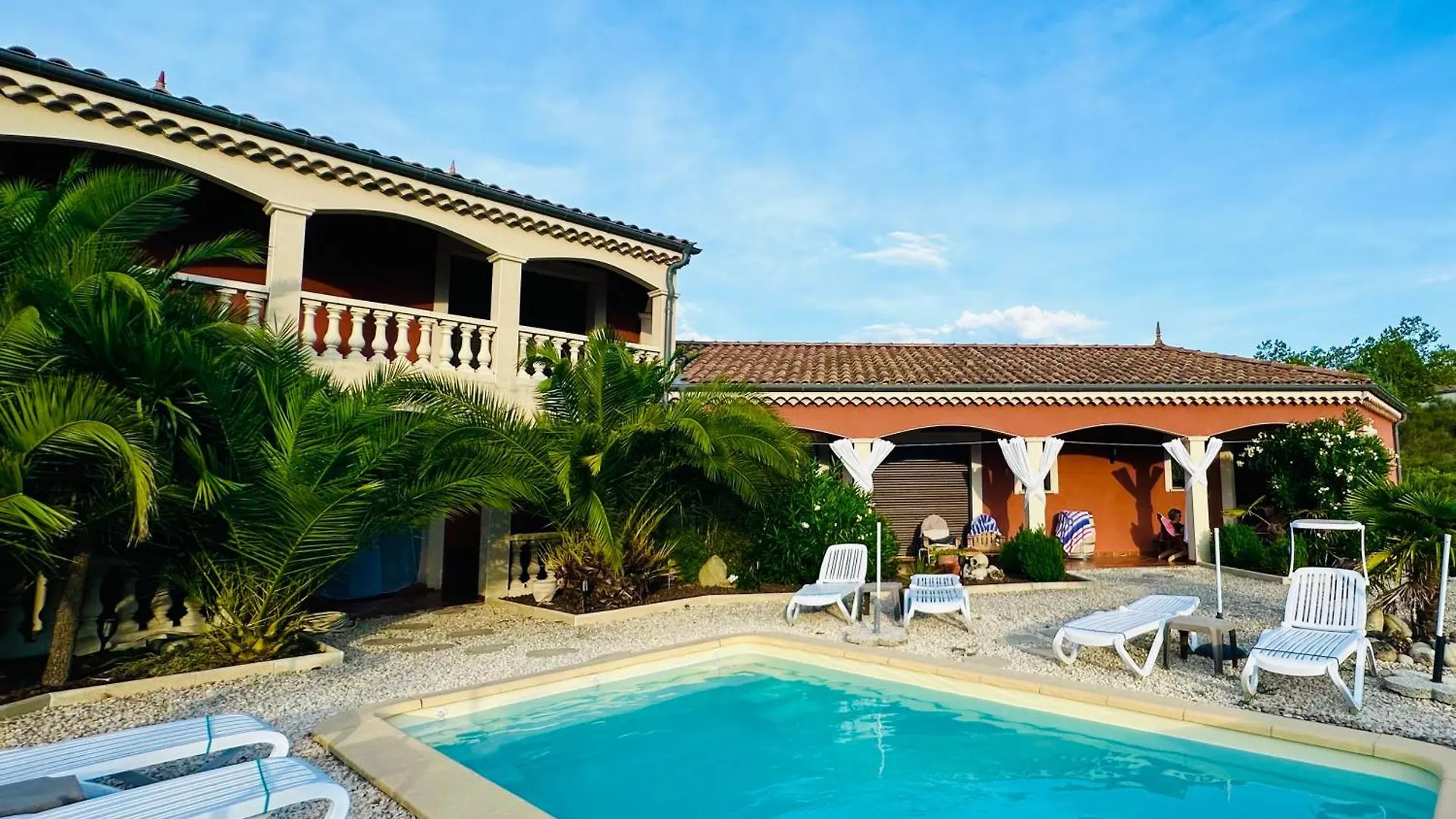 Bed and Breakfast Belle Etoile Ardeche à Villeneuve-de-Berg 0*,  France